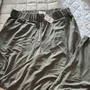 Women’s Olive Green pull on Pants size M